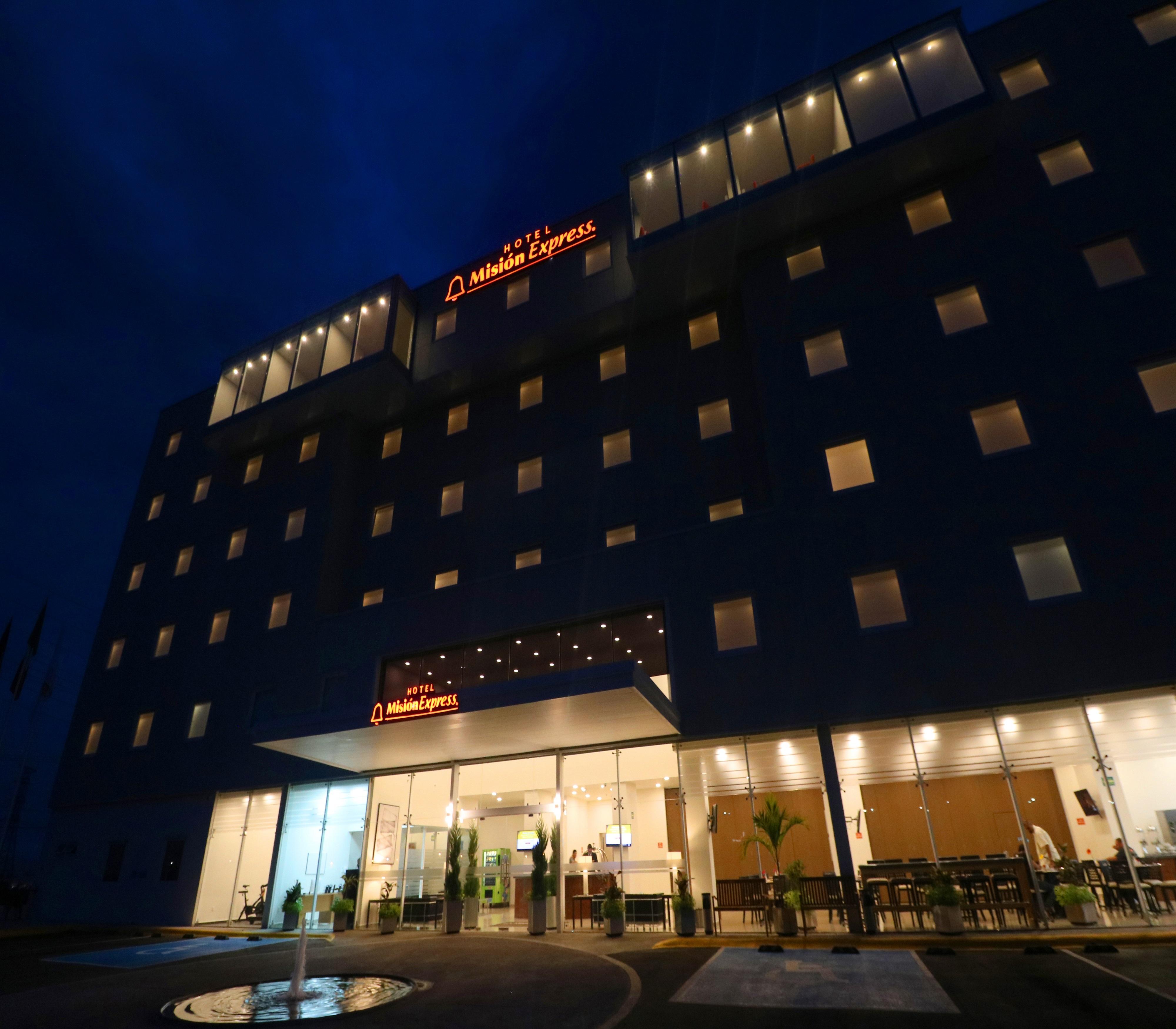 Mision Express Queretaro Hotel Exterior photo
