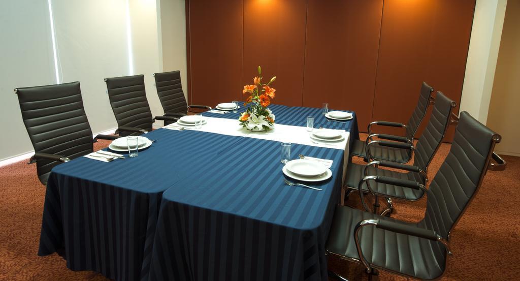 Mision Express Queretaro Hotel Exterior photo