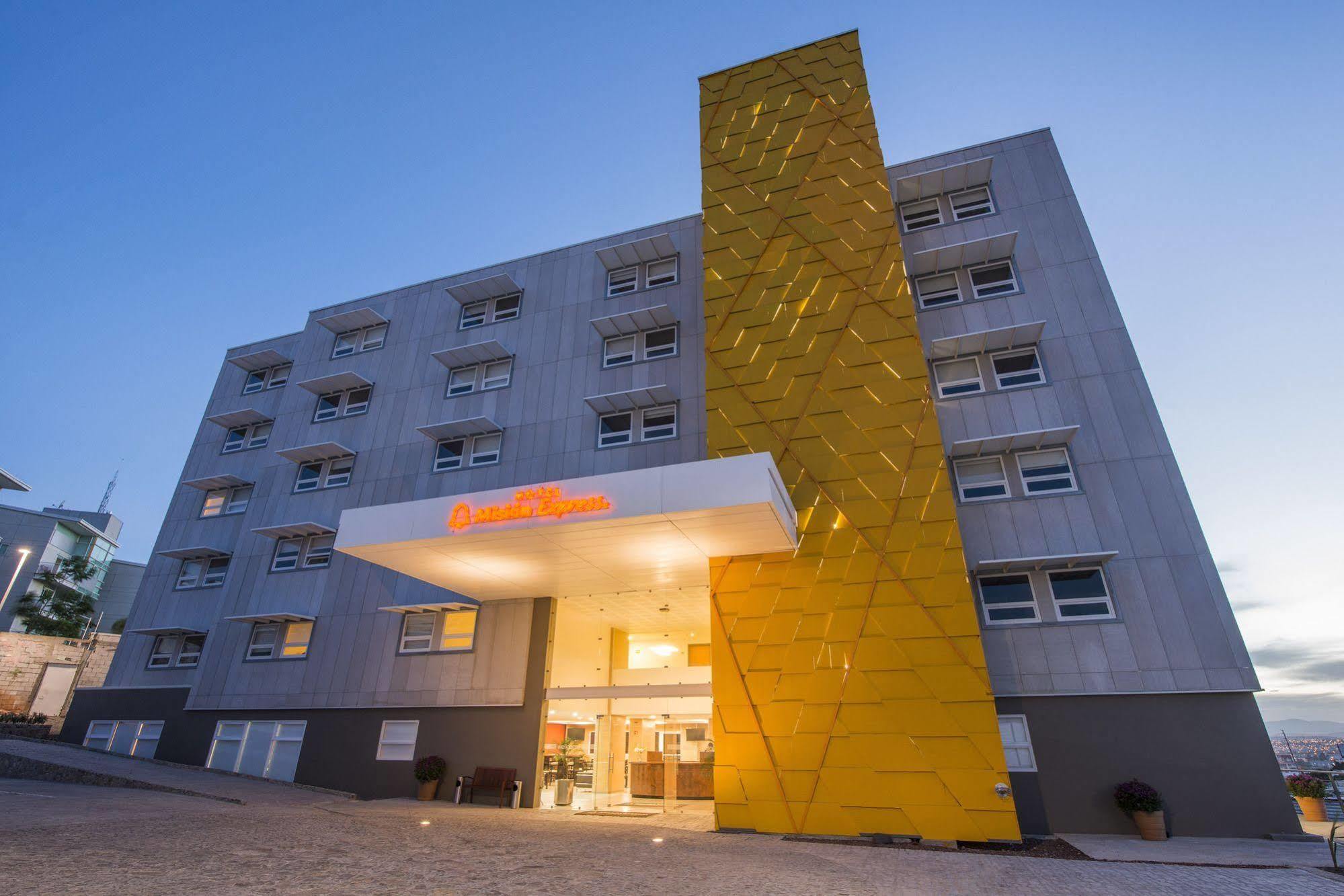 Mision Express Queretaro Hotel Exterior photo