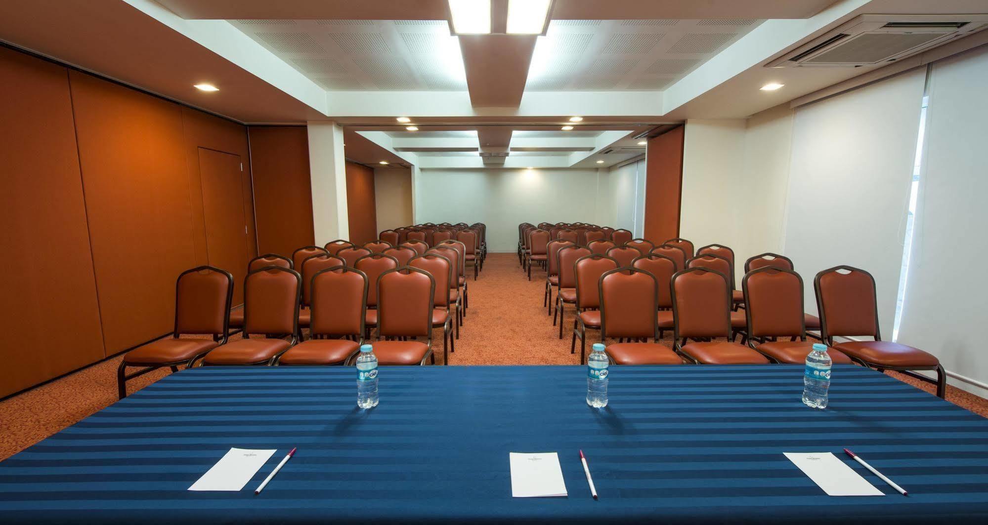 Mision Express Queretaro Hotel Exterior photo