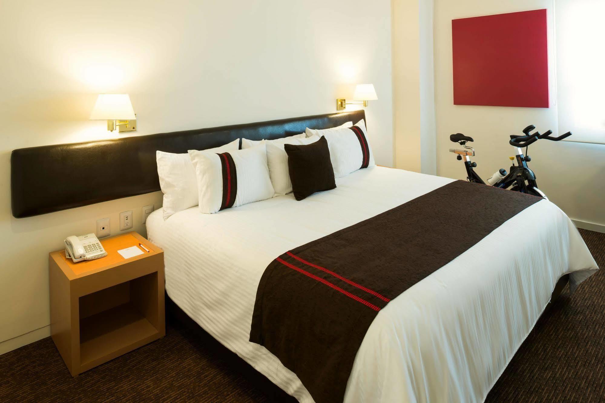 Mision Express Queretaro Hotel Exterior photo